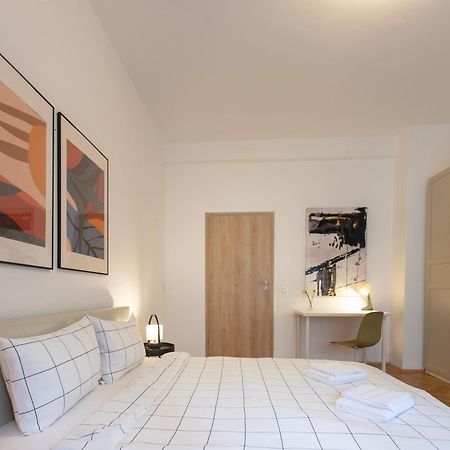 Ultracentral Hong Kong 3 Bdrm Apartment Bukarest Eksteriør billede