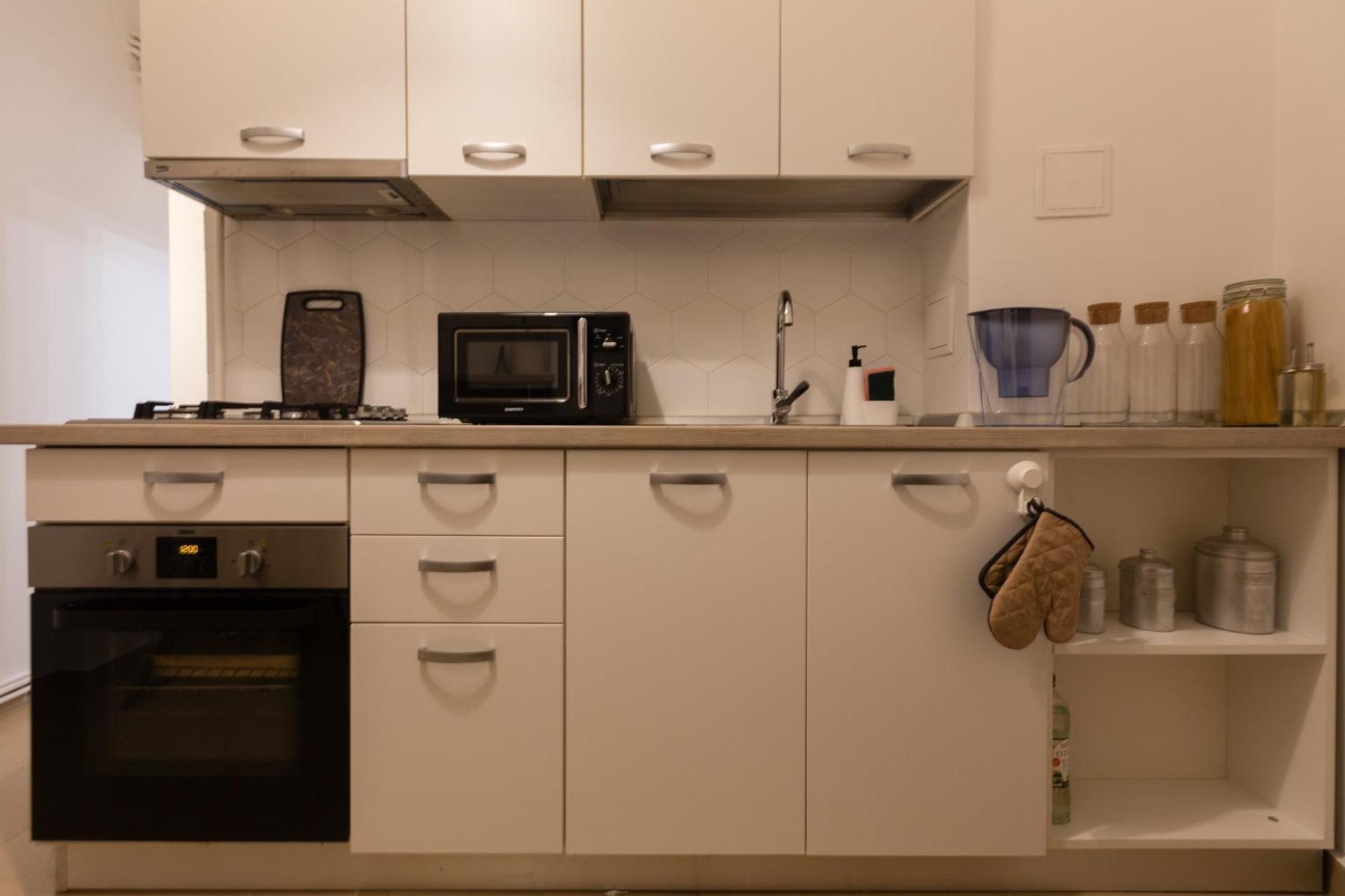Ultracentral Hong Kong 3 Bdrm Apartment Bukarest Eksteriør billede
