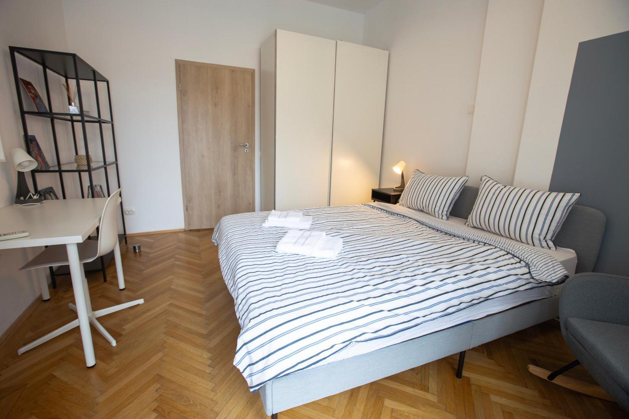 Ultracentral Hong Kong 3 Bdrm Apartment Bukarest Eksteriør billede