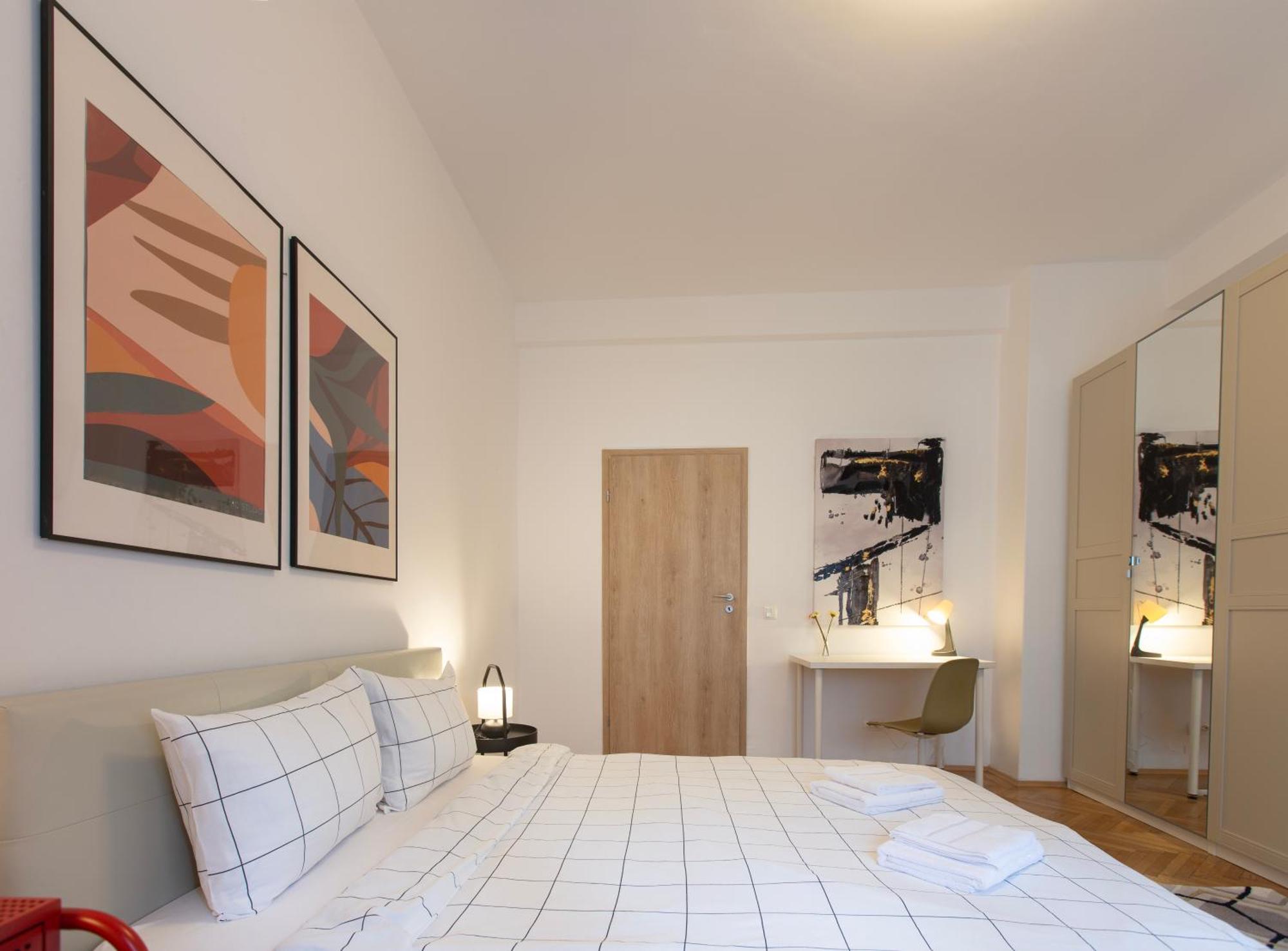 Ultracentral Hong Kong 3 Bdrm Apartment Bukarest Eksteriør billede