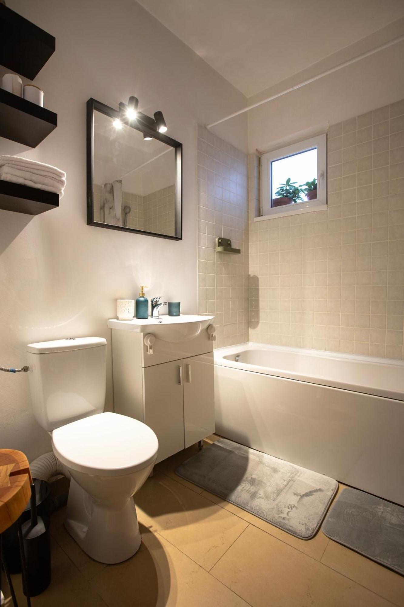 Ultracentral Hong Kong 3 Bdrm Apartment Bukarest Eksteriør billede