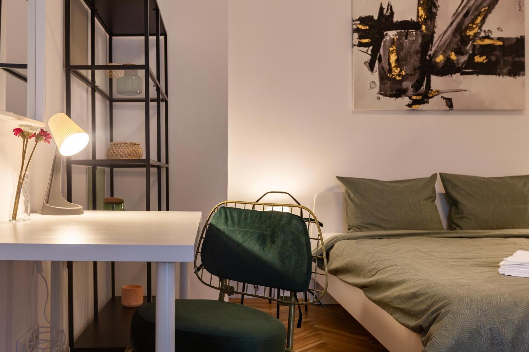 Ultracentral Hong Kong 3 Bdrm Apartment Bukarest Eksteriør billede