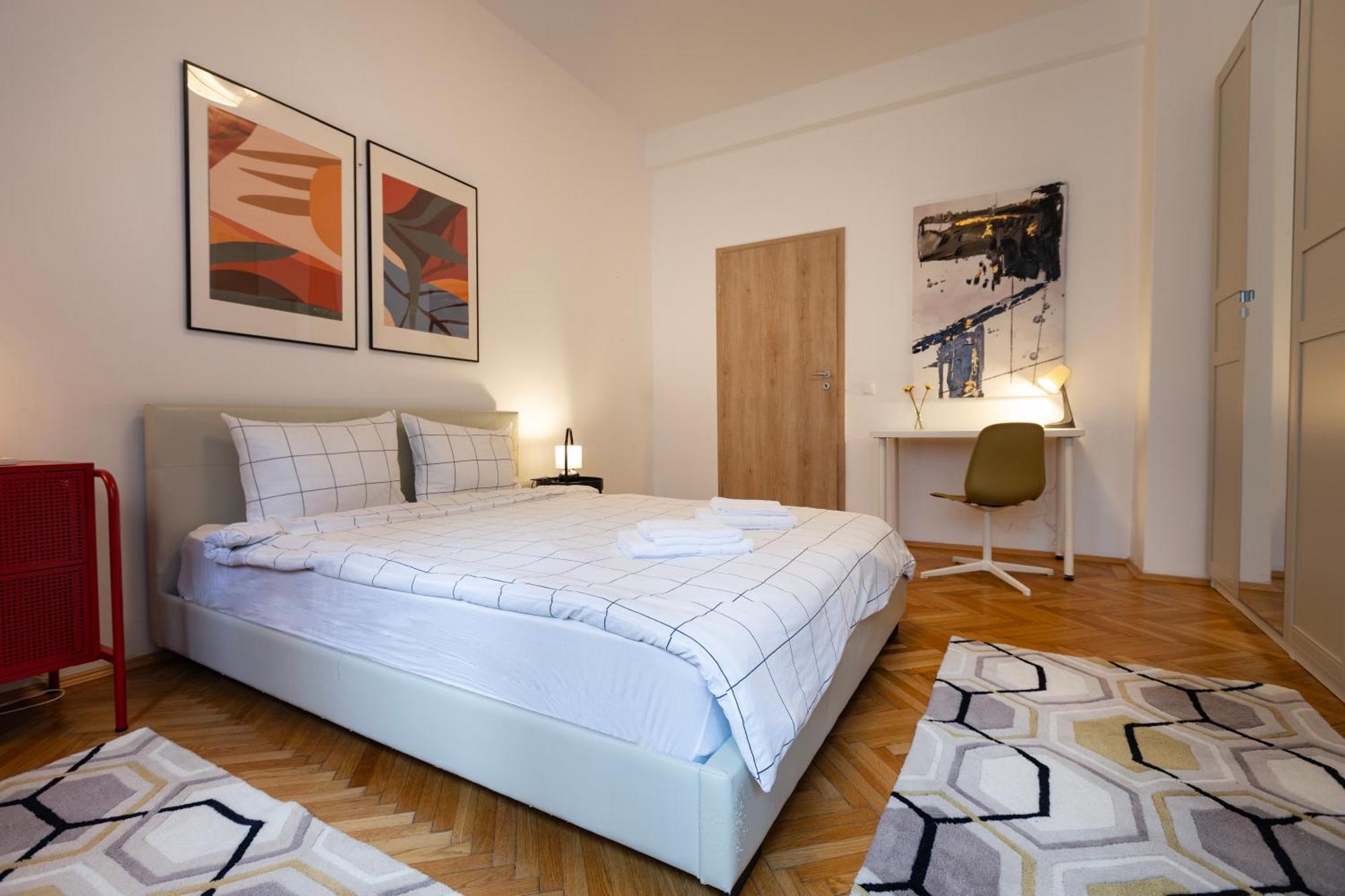 Ultracentral Hong Kong 3 Bdrm Apartment Bukarest Eksteriør billede